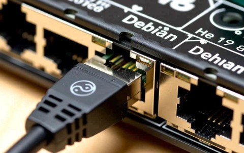 Debian系统下，为何我的网卡配置总是出现问题？解决方法有哪些？