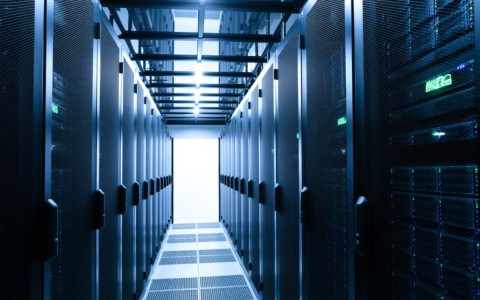 榆林服务器与托管，为何成为企业数据安全与效率的优选之地？