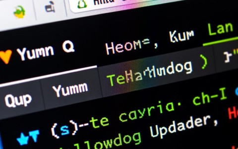 yum镜像配置中，如何选择最优镜像源以提升下载速度？