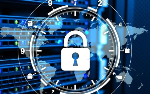 服务器设置时间锁定后，如何手动调整或解除时间限制？