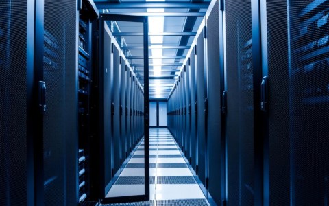 服务器如何设置自动开关机？bios还是系统里设置？