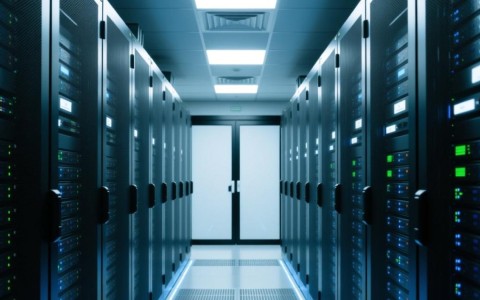 服务器访问人数上限多少会影响网站性能？