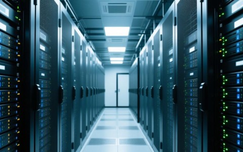 服务器设置开放后，如何保障安全访问与权限管理？