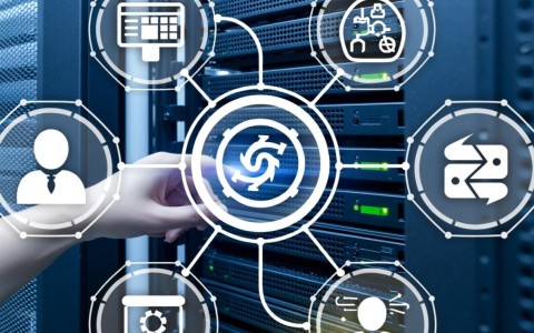 服务器如何设置路由优先级？影响路径选择的关键因素有哪些？