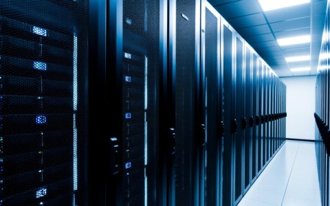 岳阳一年服务器运营情况如何？效益与问题一探究竟！