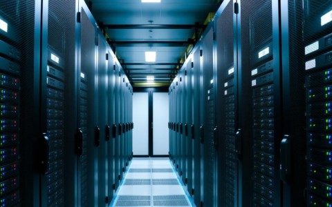 岳阳数据服务器，其性能如何？在行业中的应用前景如何？