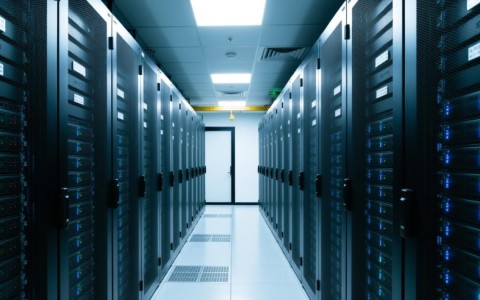 服务器机房岳阳为何成为企业数据中心选址的首选之地？揭秘岳阳机房优势！