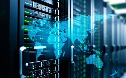 SQL数据库服务器配置过程中，有哪些关键点需要注意和疑问？