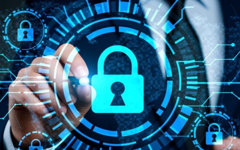 如何正确操作设置域名白名单，确保网站安全访问？