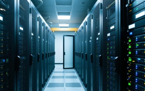 如何高效批量管理不同服务器的硬件规格？