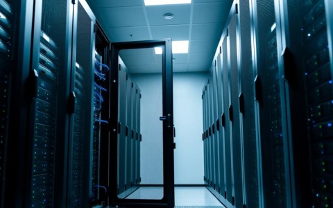 服务器要自己维护吗？新手小白必看的运维指南！