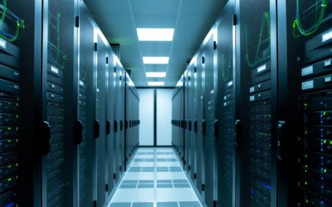 服务器装监控软件，选哪款对新手最友好且功能全面？