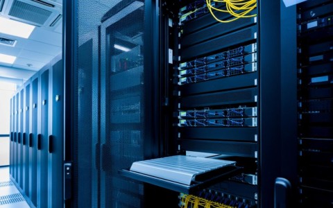 服务器装畅畅通软件，具体步骤和注意事项有哪些？