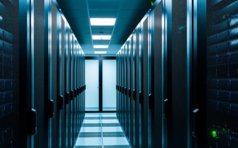 服务器装全能环境，如何快速部署且确保安全稳定？