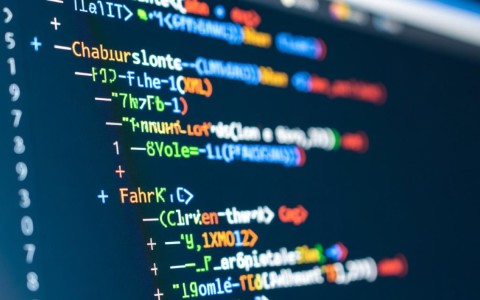 如何优化框架的xml配置文件以提高系统性能和可维护性？