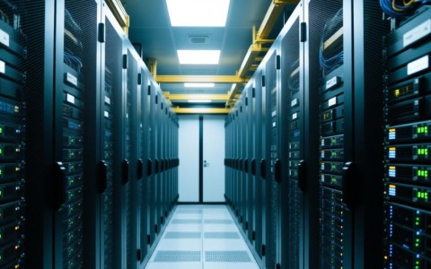 Linux服务器硬件配置，如何选择最佳配置以优化性能和成本？