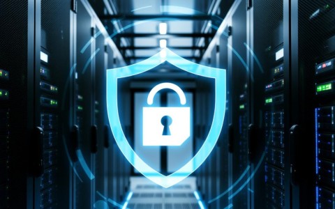 服务器被攻破后，如何快速恢复并防止再次发生？