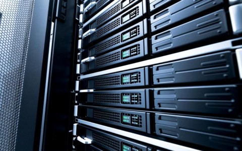 服务器装两台同样驱动会冲突吗？配置需注意什么？