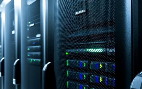 服务器被黑后如何恢复数据并防止再次入侵？