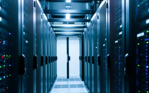 服务器补充产品信息时，需注意哪些关键点才能确保信息完整准确？