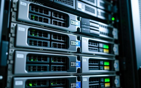 IBM磁盘阵列配置,如何优化性能与数据安全?