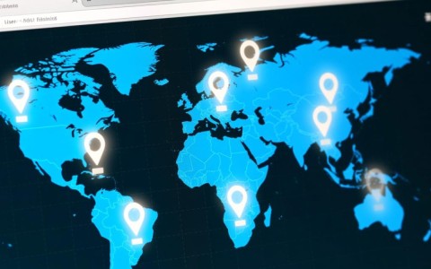 如何利用ASP.NET技术精确获取指定IP地址对应的省市地理位置？