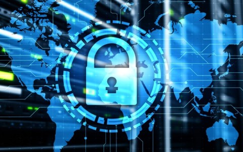 配置窄带认证服务器时，如何确保其稳定性和安全性？