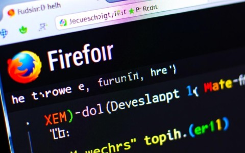Firefox中如何高效使用JS读取XML文件并实现数据解析？